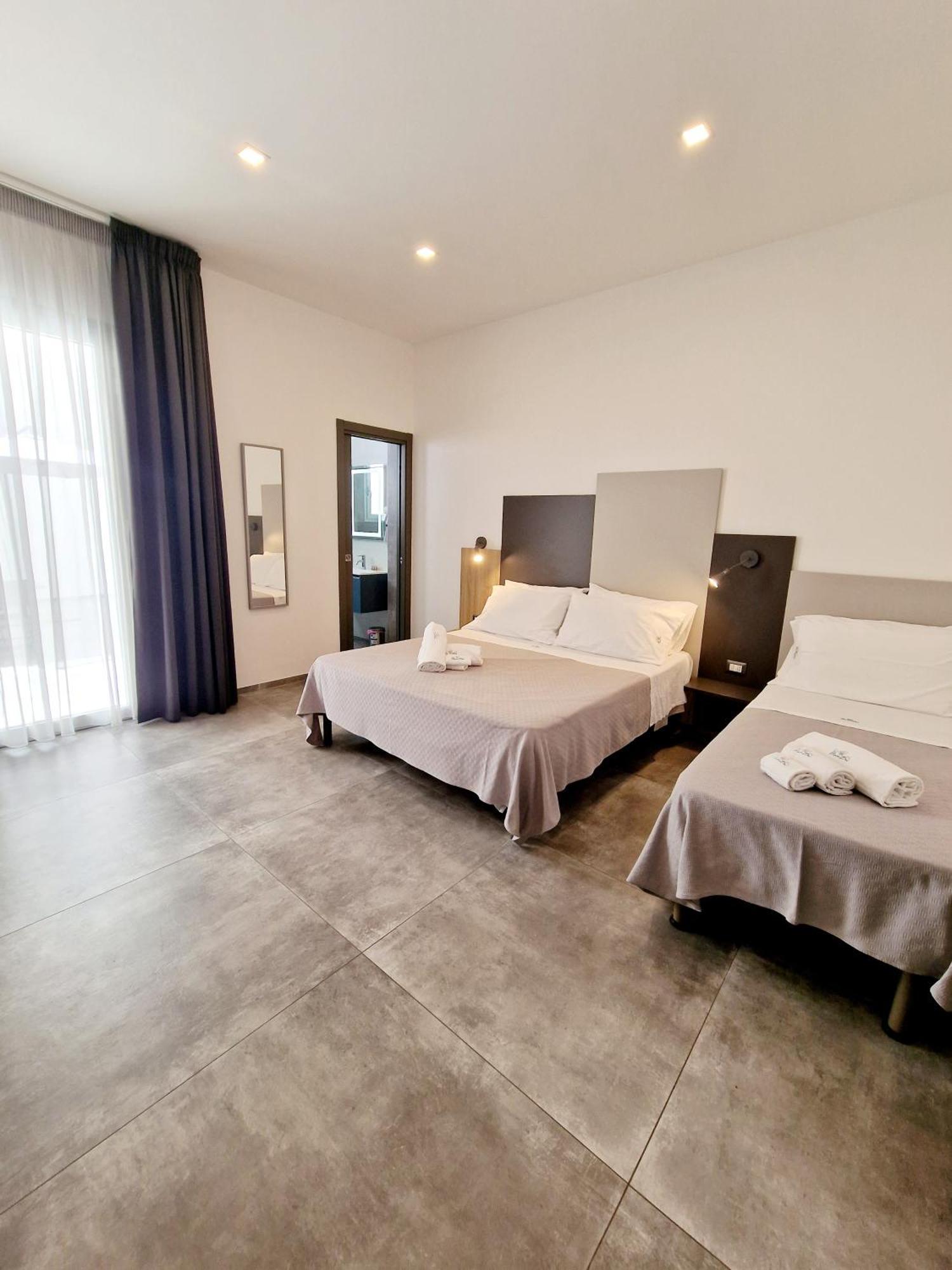 Marebed Apartments & Rooms 切萨雷奥港 外观 照片